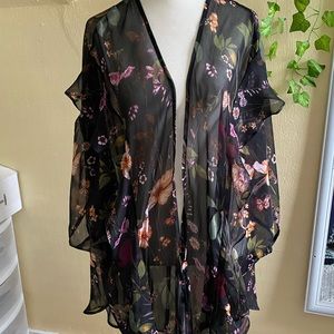 Steve Madden beautiful black/floral kimono